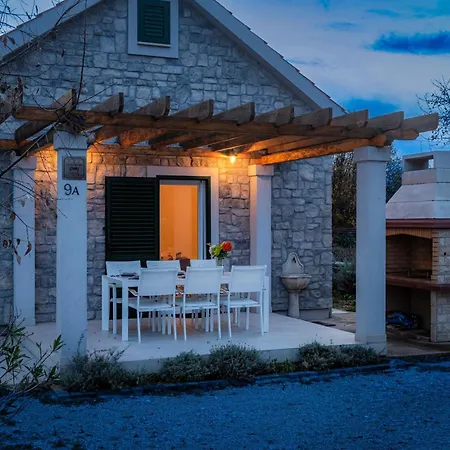 Bajadera Villa Puljane